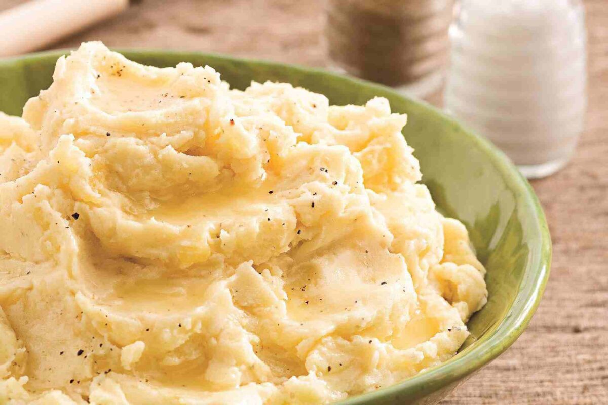 How To Thicken Your Mashed Potatoes [A Complete Guide]